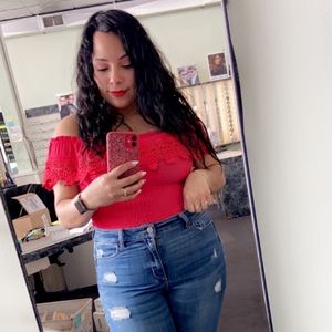 Meet your Posher, Levinia